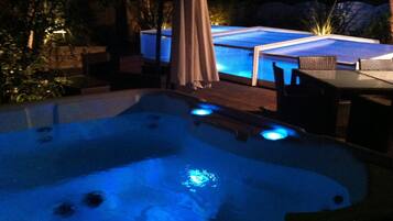 Bain à remous extérieur