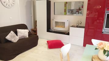 TV, fireplace, DVD player, video library