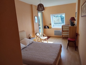 1 bedroom, iron/ironing board