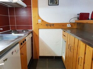 Fridge, microwave, oven, dishwasher - 2-room apartment for 6 people in Arc 2000, south balcony, near slopes (Les Arcs 2000)