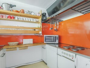 冷蔵庫、電子レンジ、オーブン、食器洗い機