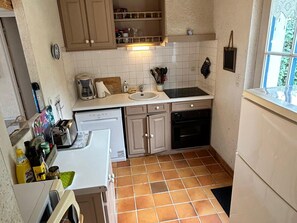 Fridge, oven, dishwasher, coffee/tea maker