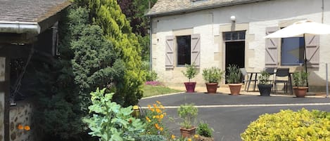 المنشأة من الخارج