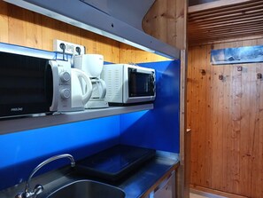 Fridge, microwave, oven, coffee/tea maker