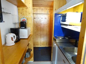 Fridge, microwave, oven, coffee/tea maker