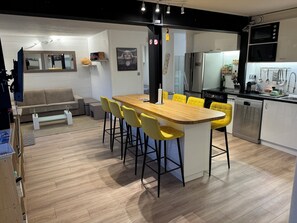 Interior - South facing, ski in ski out, apartment for 6 to 8 people (Val thorens)