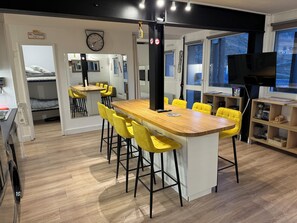 Dining - South facing, ski in ski out, apartment for 6 to 8 people (Val thorens)