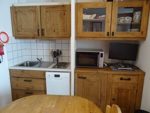 Fridge, microwave, dishwasher, coffee/tea maker