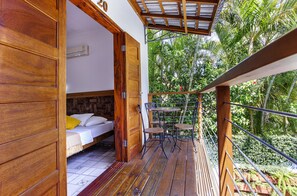 Standard Quadruple Room | Terrace/patio - Pousada Vila Barequeçaba (São Sebastião)