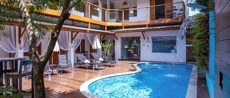 Outdoor pool, pool loungers