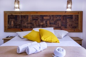 Standard Quadruple Room | Minibar, iron/ironing board, bed sheets - Pousada Vila Barequeçaba (São Sebastião)
