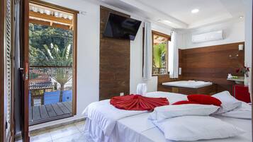 Suíte superluxo | Frigobar, ferros/tábuas de passar roupa, roupa de cama