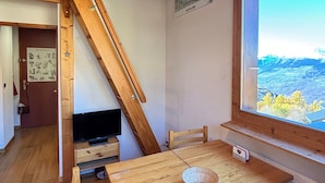 A wooden staircase leading to a loft bedroom with a TV and a dining table. - Studio for 4 in Vallandry, near slopes (Peisey-Vallandry)