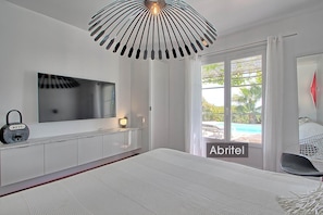 6 bedrooms, in-room safe, iron/ironing board, travel crib