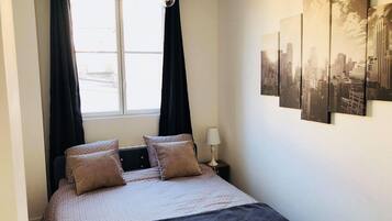 1 chambre, fer et planche Ă  repasser, Wi-Fi gratuit, draps fournis