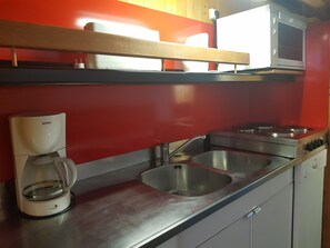 Kühlschrank, Mikrowelle, Ofen, Geschirrspüler