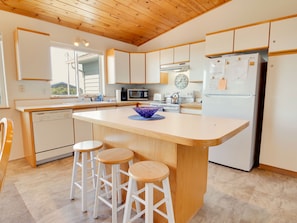 Fridge, microwave, oven, stovetop - Beach View Oasis - Instant Relaxation! (Waldport)