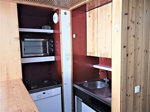 Fridge, microwave, dishwasher, coffee/tea maker