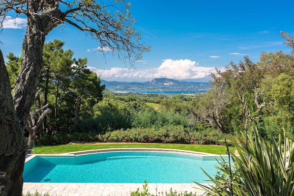 Alberca al aire libre 