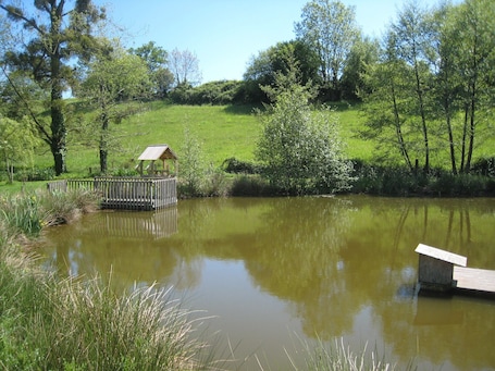 Property grounds. Gypsy caravan in the middle of the countryside in Mont-Saint-Michel bay for 2 to 4 people.