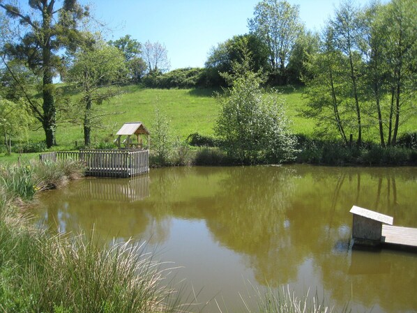 Property grounds - Gypsy caravan in the middle of the countryside in Mont-Saint-Michel bay for 2 to 4 people. (AVRANCHES)