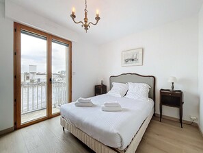 3 室のベッドルーム、WiFi (無料)