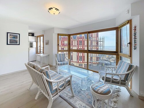 Grand duplex en centre-ville avec vue, à 50m de la plage, ascenseur, et WIFI