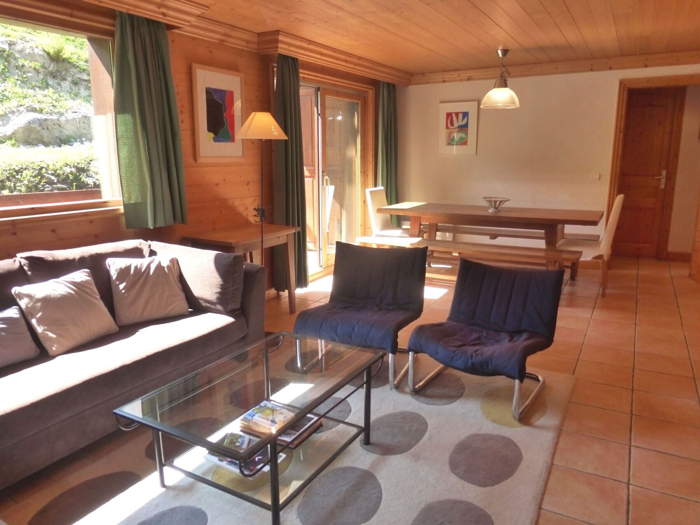 Fernseher, Kamin, DVD-Player