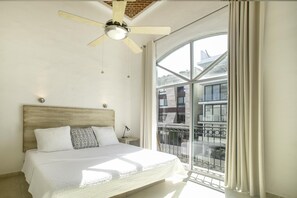 2 bedrooms, in-room safe, iron/ironing board, free WiFi - Central 2BR, Private Roof, Large Pool, Dedicated Parking, Fast Wi-Fi, Smart TV (Playa del Carmen)