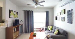 Smart TV - Central 2BR, Private Roof, Large Pool, Dedicated Parking, Fast Wi-Fi, Smart TV (Playa del Carmen)