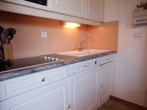 Frigorifero, microonde, forno, lavastoviglie