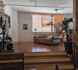 Interior - 1B/1B w/garage PARKING avail! FULLY outfitted! Send us an INQUIRY! (New Orleans)