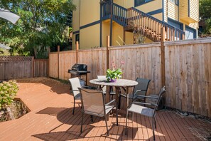 BBQ/picnic area - Seattle Vacation Home: The Autobahn (Seattle)