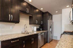 Comfort Duplex, 3 Bedrooms, Kitchen | Private kitchen | Full-size fridge, microwave, oven, stovetop - Seattle Vacation Home: The Autobahn (Seattle)