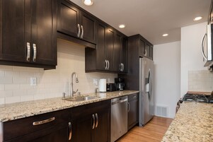 舒适复式, 3 间卧室, 厨房 | 私人厨房 | 大冰箱、微波炉、烤箱、炉灶