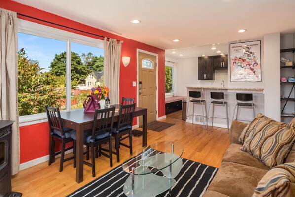 Comfort Duplex, 3 Bedrooms, Kitchen | Living area | 50-inch flat-screen TV with satellite channels, TV, fireplace - Seattle Vacation Home: The Autobahn (Seattle)