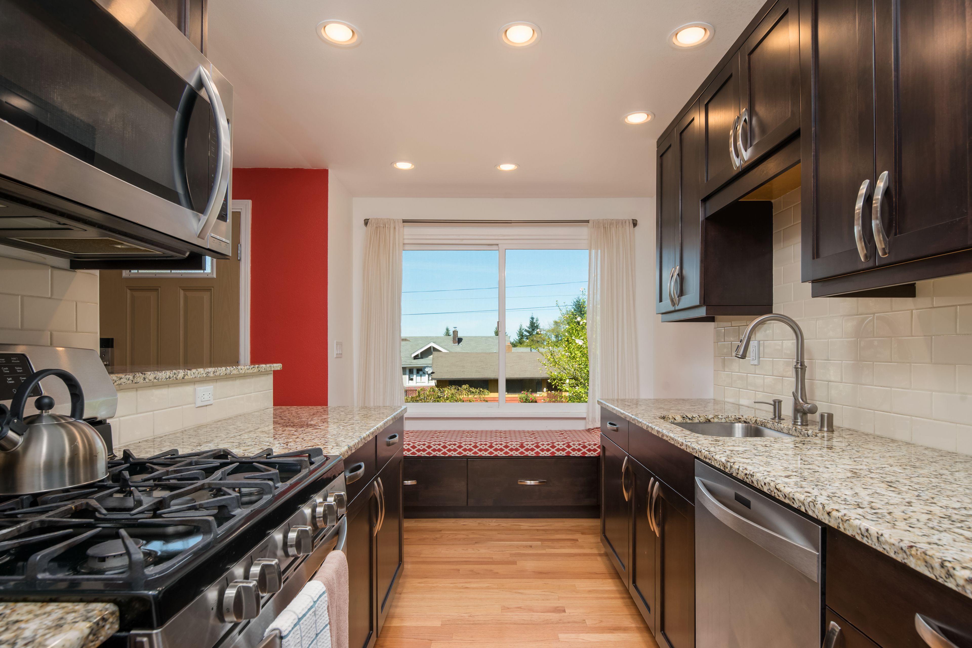 Duplex conforto, 3 quartos, cozinha | Cozinha privada | Geladeira grande, micro-ondas, fogão, cooktop