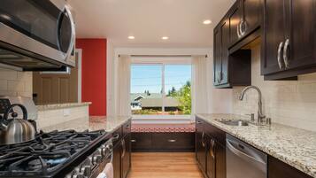 컴포트 듀플렉스, 침실 3개, 주방 | 전용 주방 | 대용량 냉장고, 전자레인지, 오븐, 쿡탑