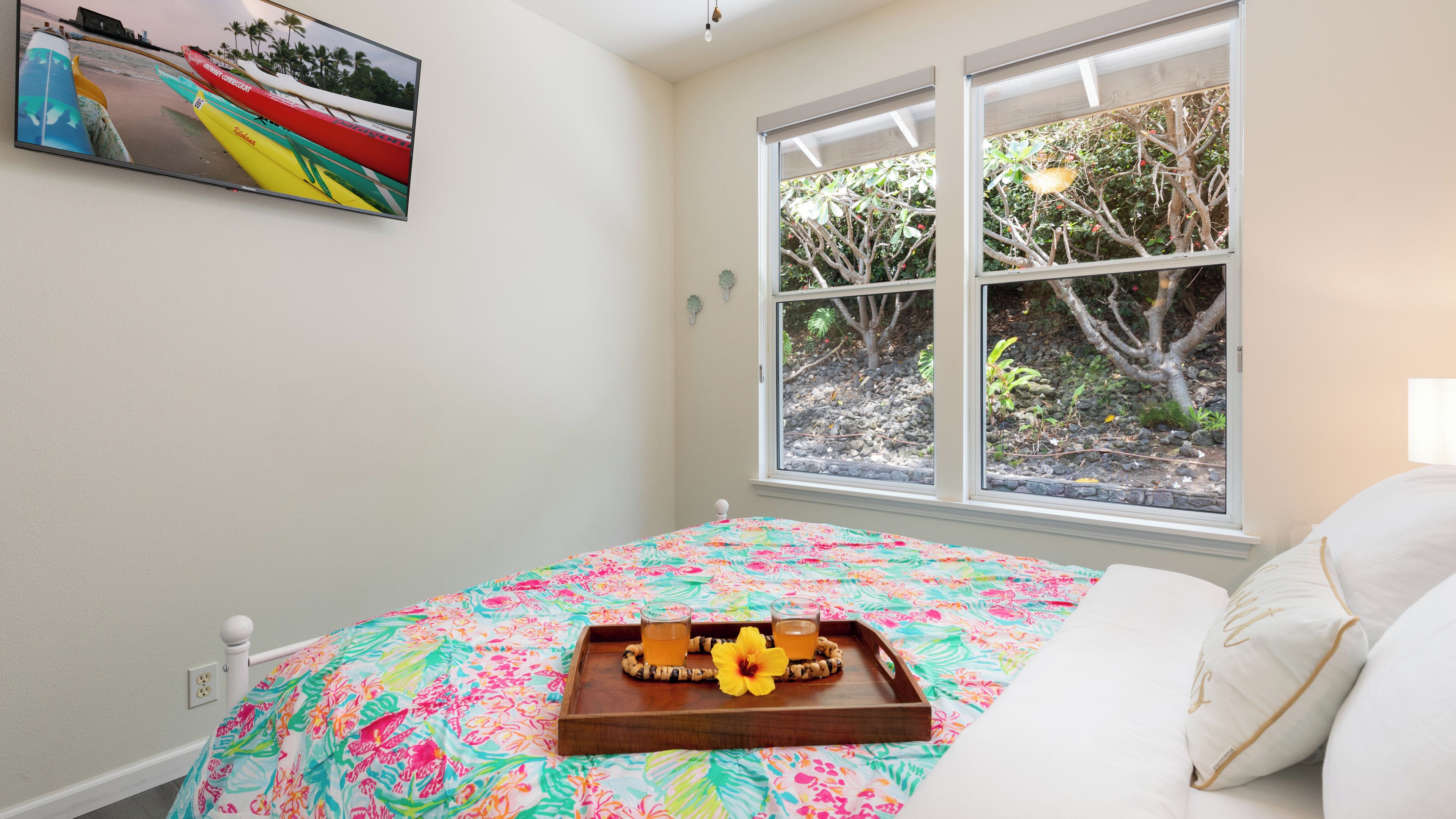 3 bedrooms, desk, iron/ironing board, travel crib