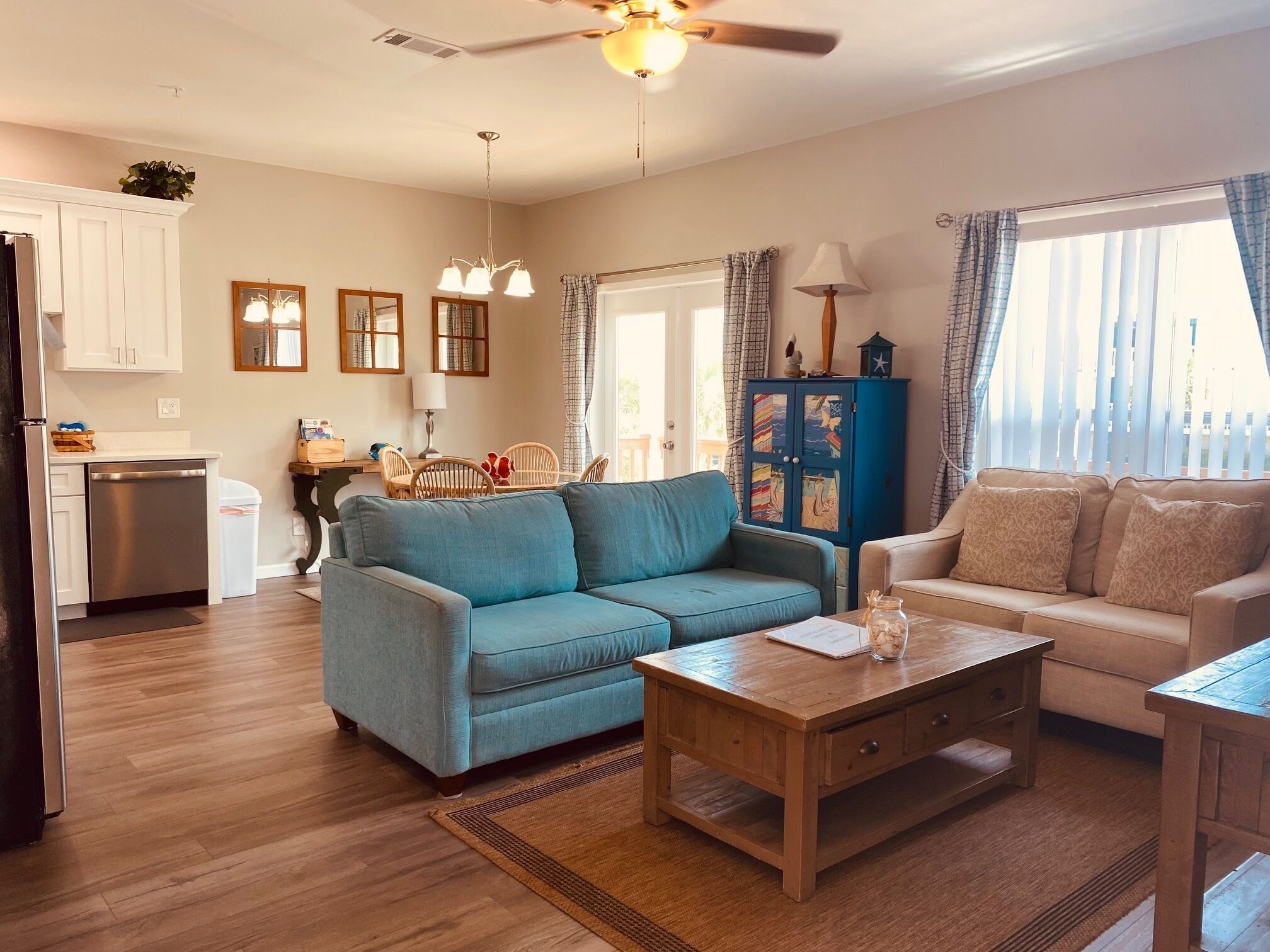 Smart TV, lettore DVD, libri