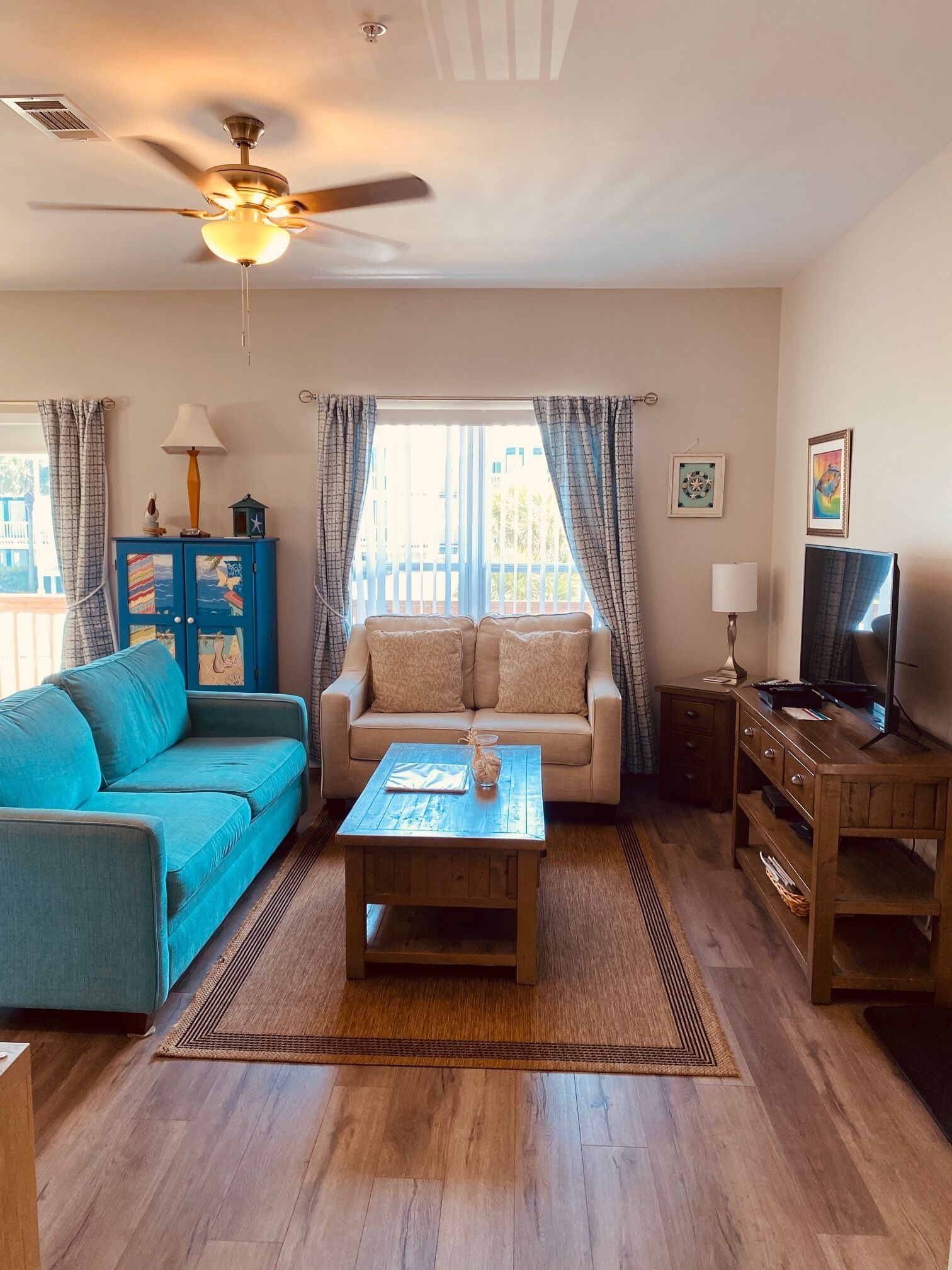 智能电视、DVD 播放器、书