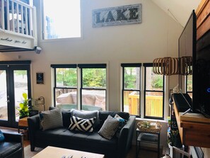 スマートテレビ、DVD プレーヤー、PC モニター