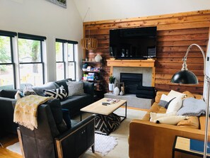 スマートテレビ、DVD プレーヤー、PC モニター