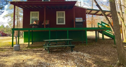 Chalet n ° 1, lac Kentucky, Nashville, Marina Birdsong, atterrissage à Paris, Memphis