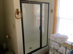 Combined shower/tub, hair dryer, towels, soap - Cabin #1, Kentucky Lake,  Nashville , Birdsong Marina, Paris Landing, Memphis (Camden)