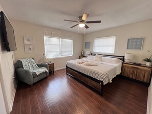 3 soverom, strykejern/-brett, reiseseng for barn og wi-fi (inkludert)