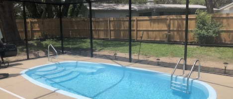 Piscina a l'aire lliure i piscina climatitzada