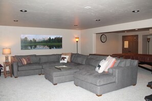 Smart TV, fireplace, DVD player, ping pong