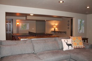 Smart TV, fireplace, DVD player, ping pong