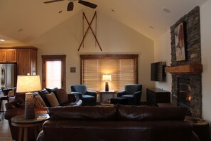 Smart TV, fireplace, DVD player, ping pong